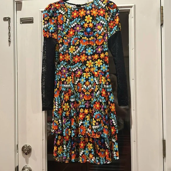 Flower dress with a black lace edge - Picture 5 of 12